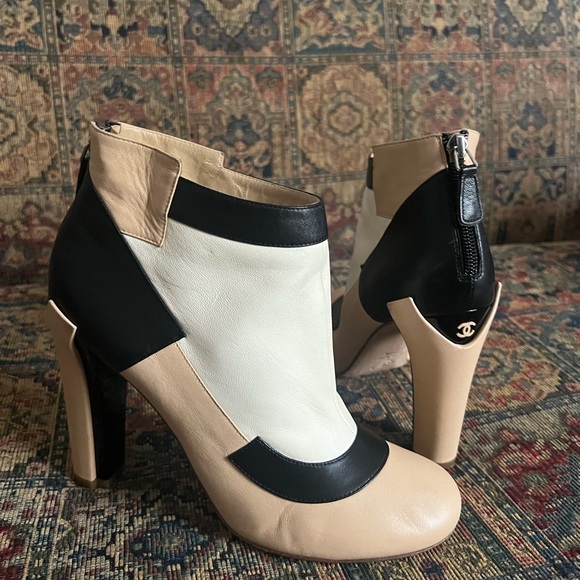 CHANEL 3 Tone boot - Picture 7 of 10
